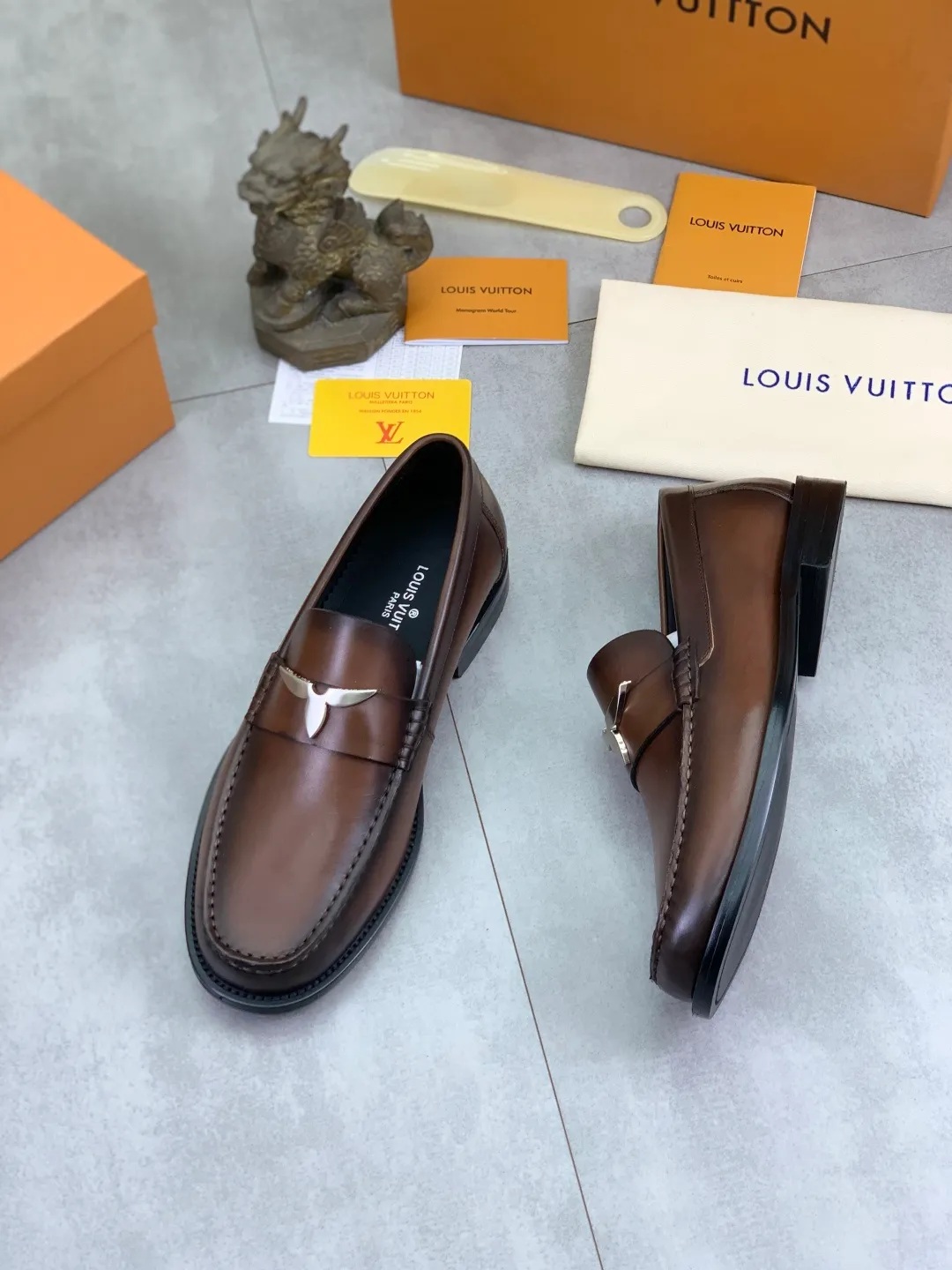 Men's men's shoes 💰P542 New style 💶[LOUIS VUITTON] Water-dyed Niuli Original order New style 🍀LV Louis Vuitton *——Top version of LV classic leather shoes! Made of imported original calfskin, original leather side strips and wear-resistant high-end rubber outsole! High quality products! Color: 3️⃣optional Size: 38-44 (45 customized)